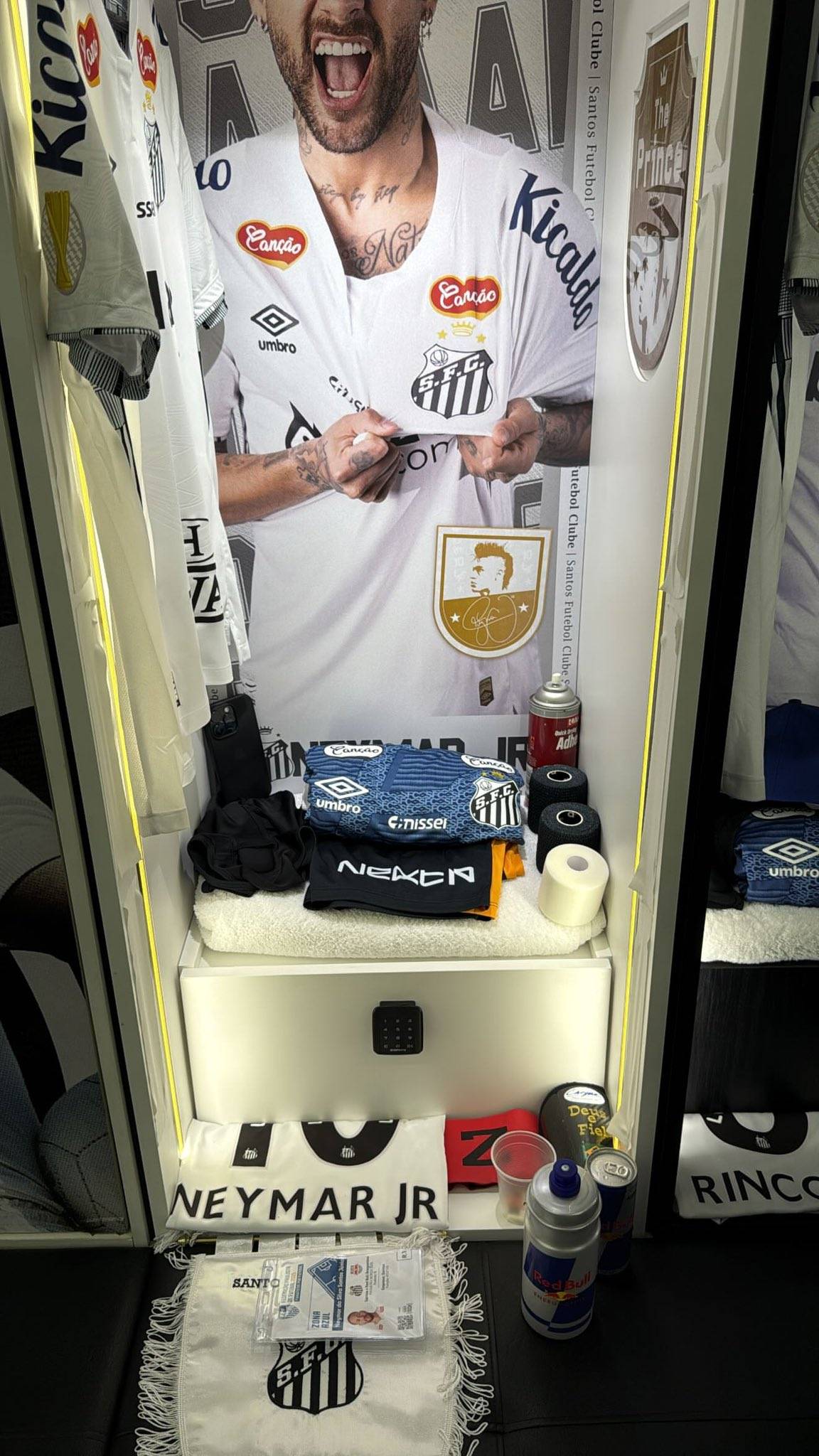 爱游戏体育-内马尔意外战胜加拿大队，重要助攻引爆全场！全场沸腾不已-爱游戏体育